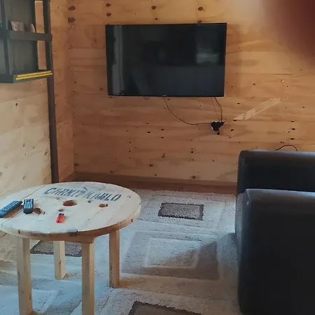 Müstakil Ahşap Bahçeli Ev Apartamento *